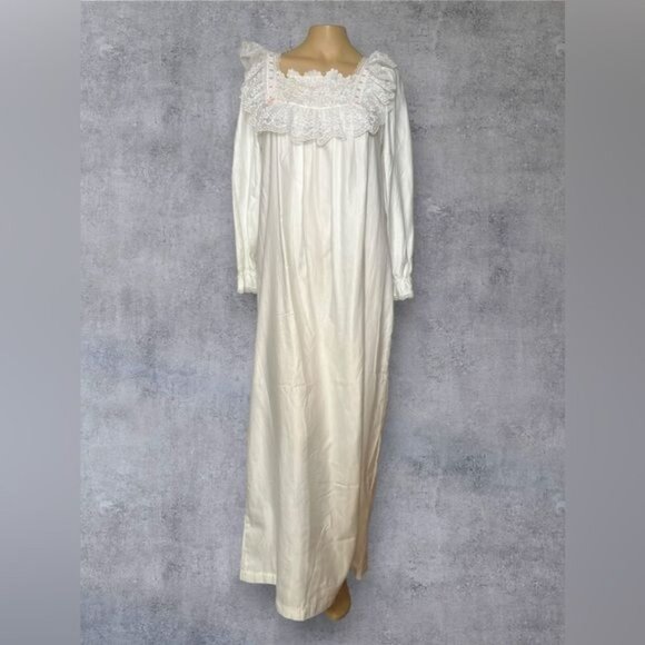 Vintage Charter White Victorian Style Nightgown – Small - Picture 1 of 8